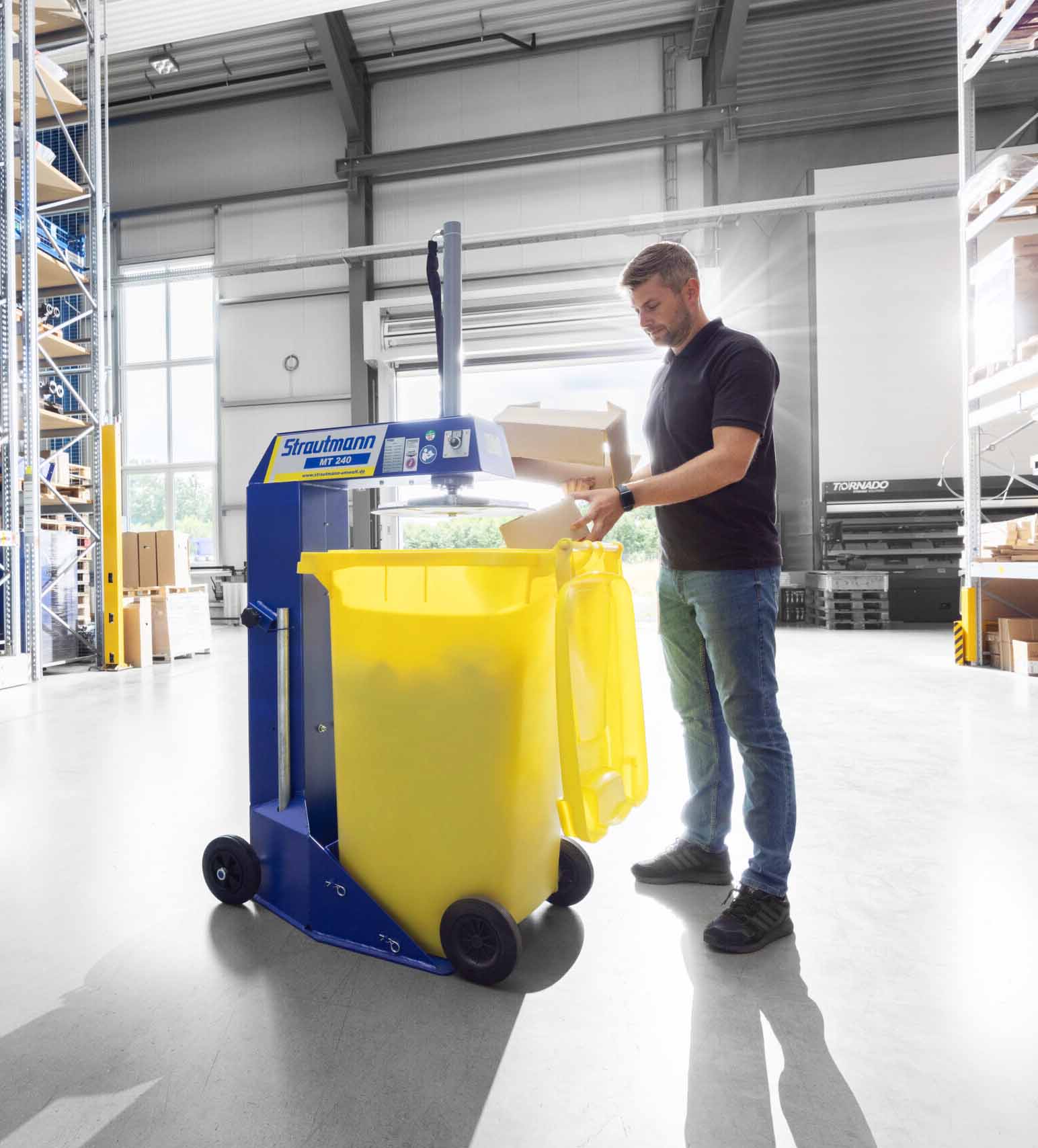 Compactador de resíduos Strautmann MT 240