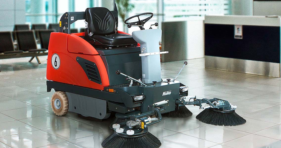 Varredora Hako Sweepmaster 980 para limpeza profissional