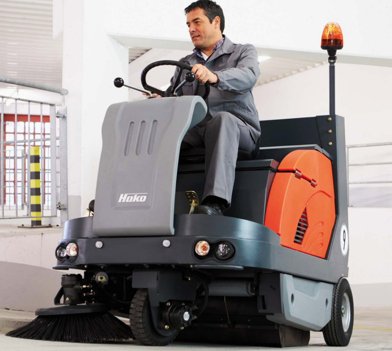 Varredora Hako Sweepmaster 1200rh para limpeza profissional