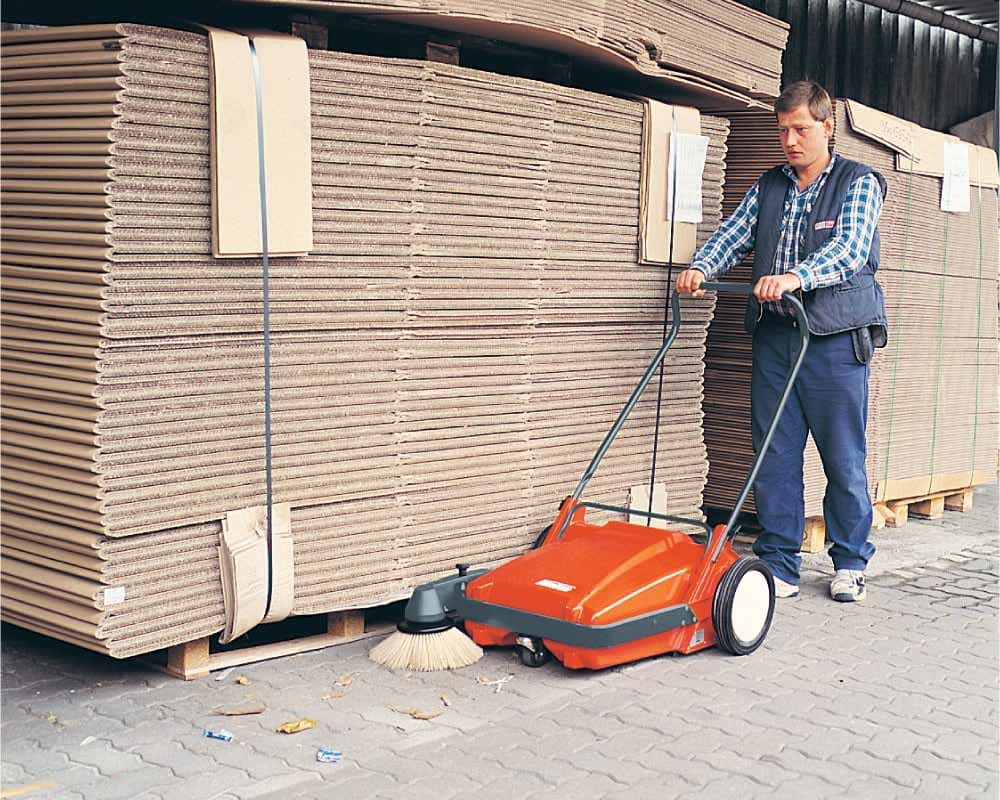 Varredora Hako Sweepmaster m600 para limpeza profissional
